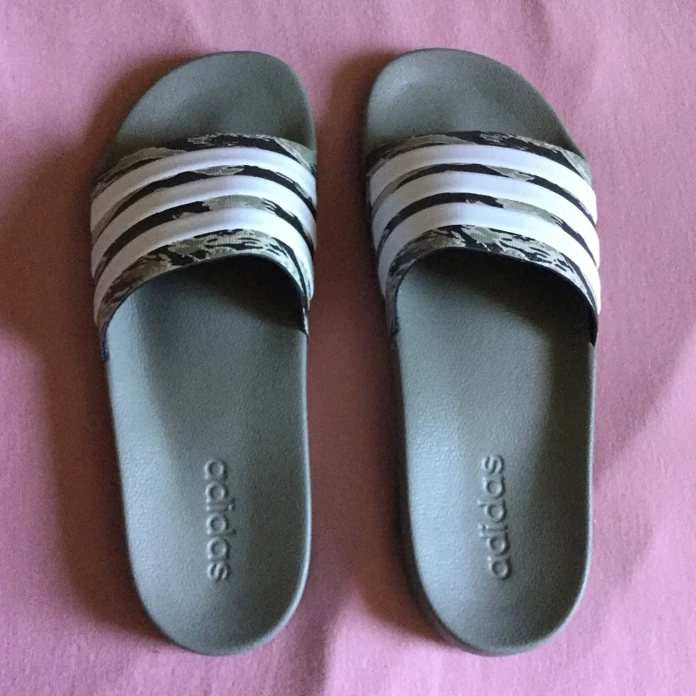 Adidas Adilette Cloudfoam camo shower slides NWOT